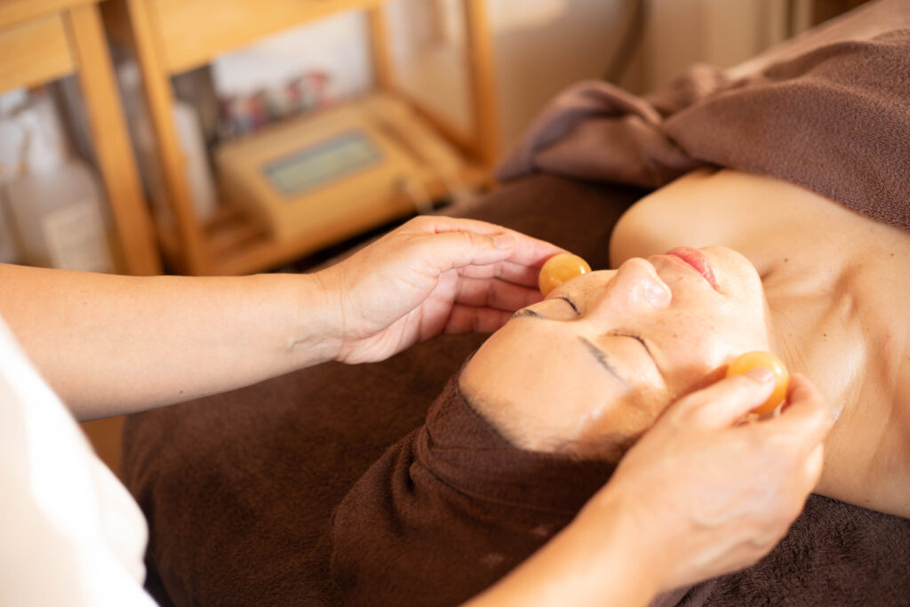 ホットストーンフェイシャル